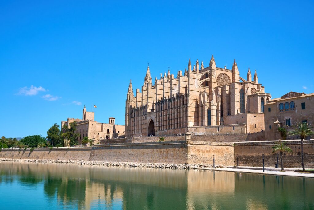 La Seu and the Almudaina palace stand side by side above the lake of Parc de la Mar.