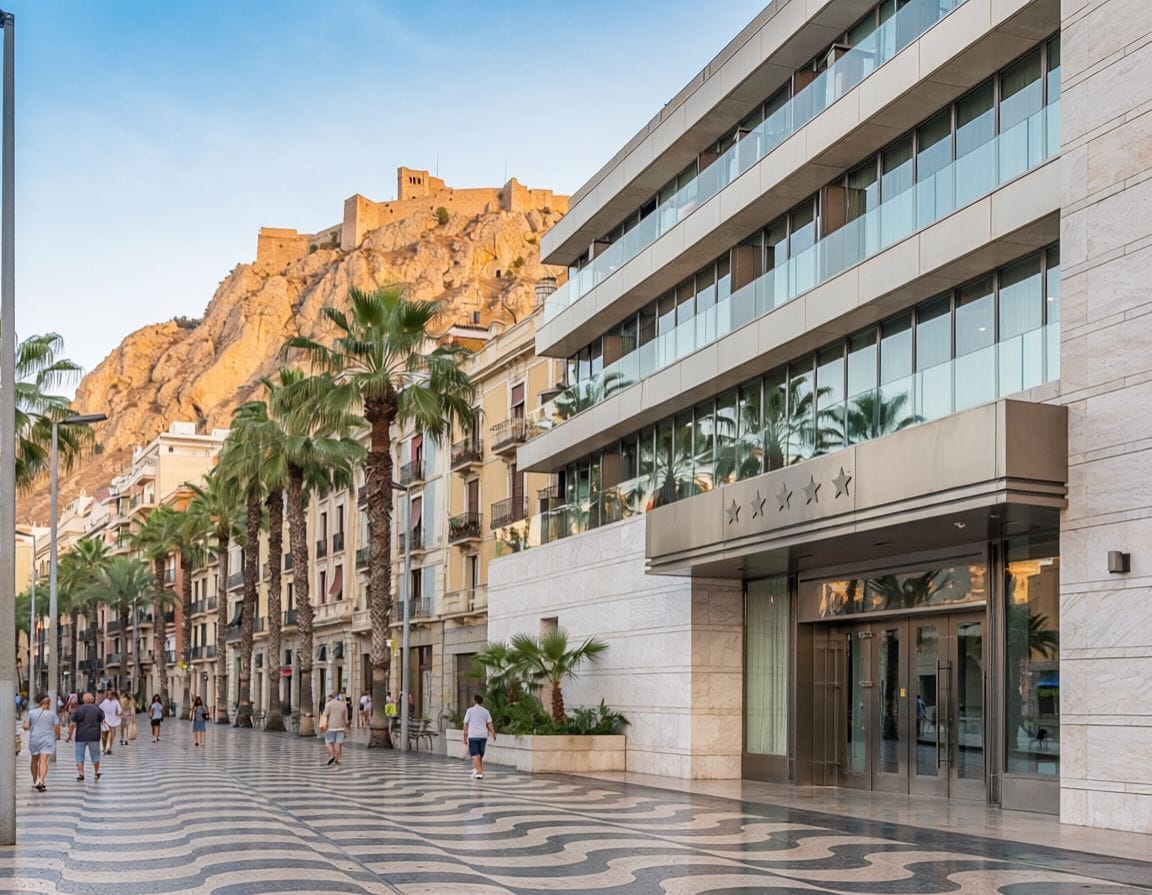 Hotel Serawa Alicante, a four-star hotel close to the city centre. AI-generated image.