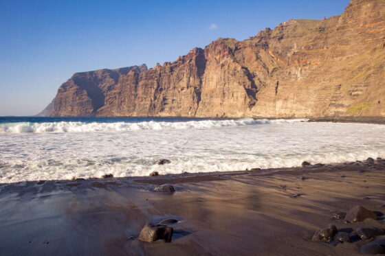 A stunning view of Los Gigantes beach, showcasing the beauty of Los Gigantes