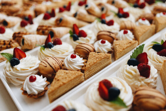 A snack bar in Iberostar Alcudia Park with a variety of sweets