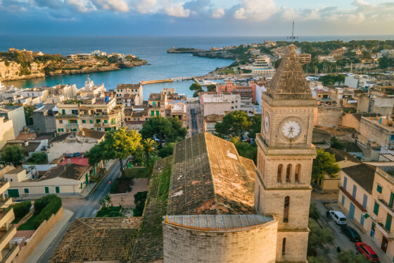 A view of the town of Porto Cristo