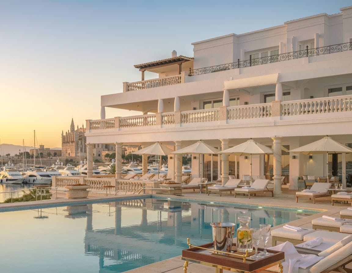 A luxury room overlooking the bay at Hotel Victoria, a Gran Meliá Hotel. AI-generated image.