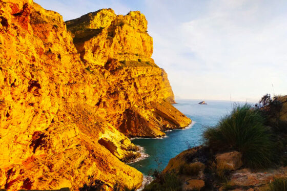 A picture of Sierra Helada Natural Park in Benidorm, Spain, with its nature reserve and stunning views